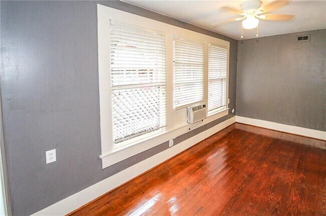 Building Photo - 1300 E Cesar Chavez St