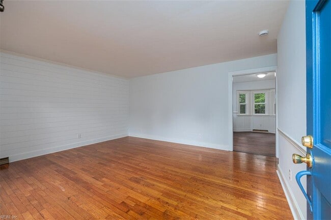 Building Photo - 5525 Greenefield Dr S
