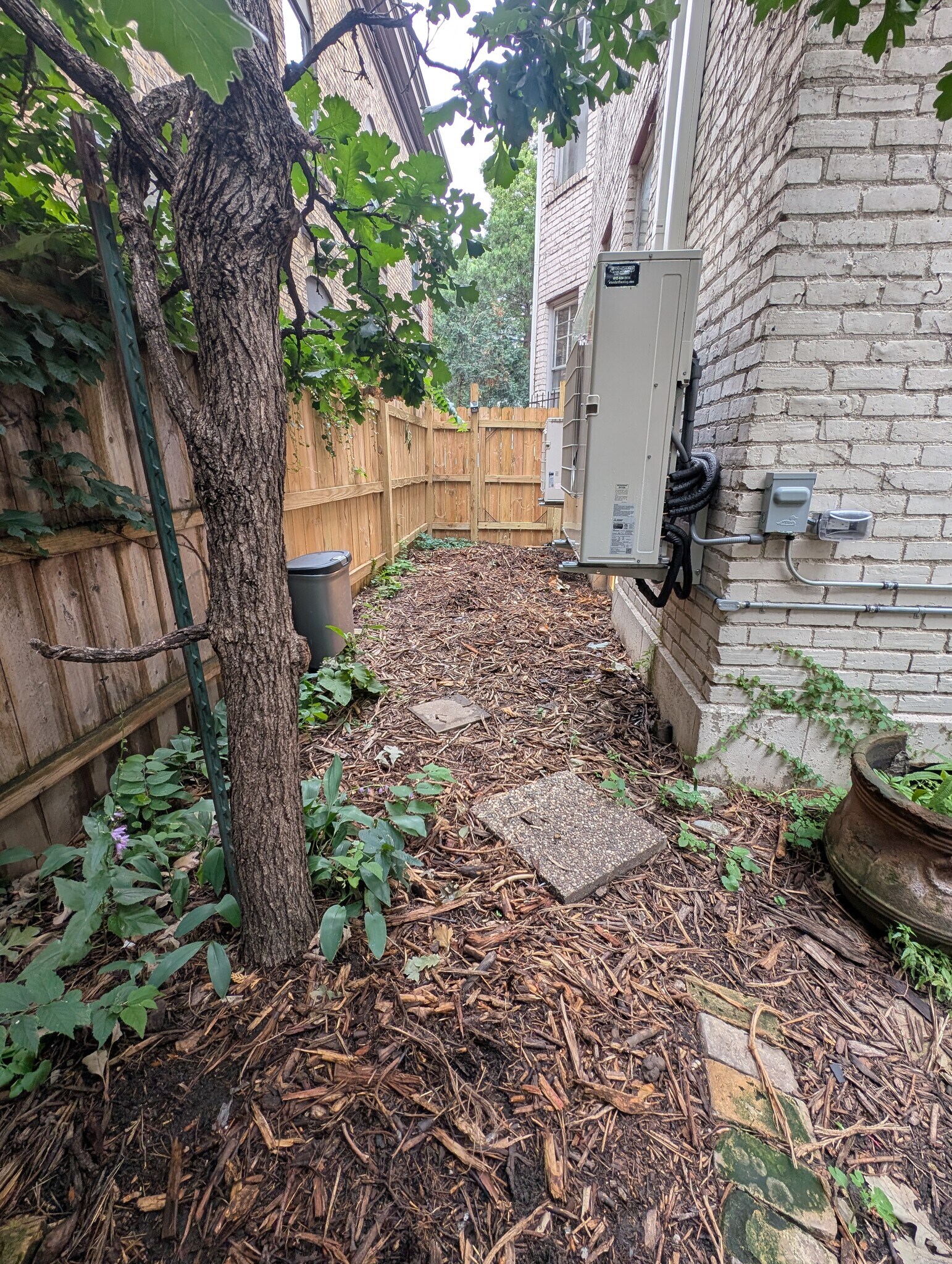 Dog run - 2806 Pleasant Ave