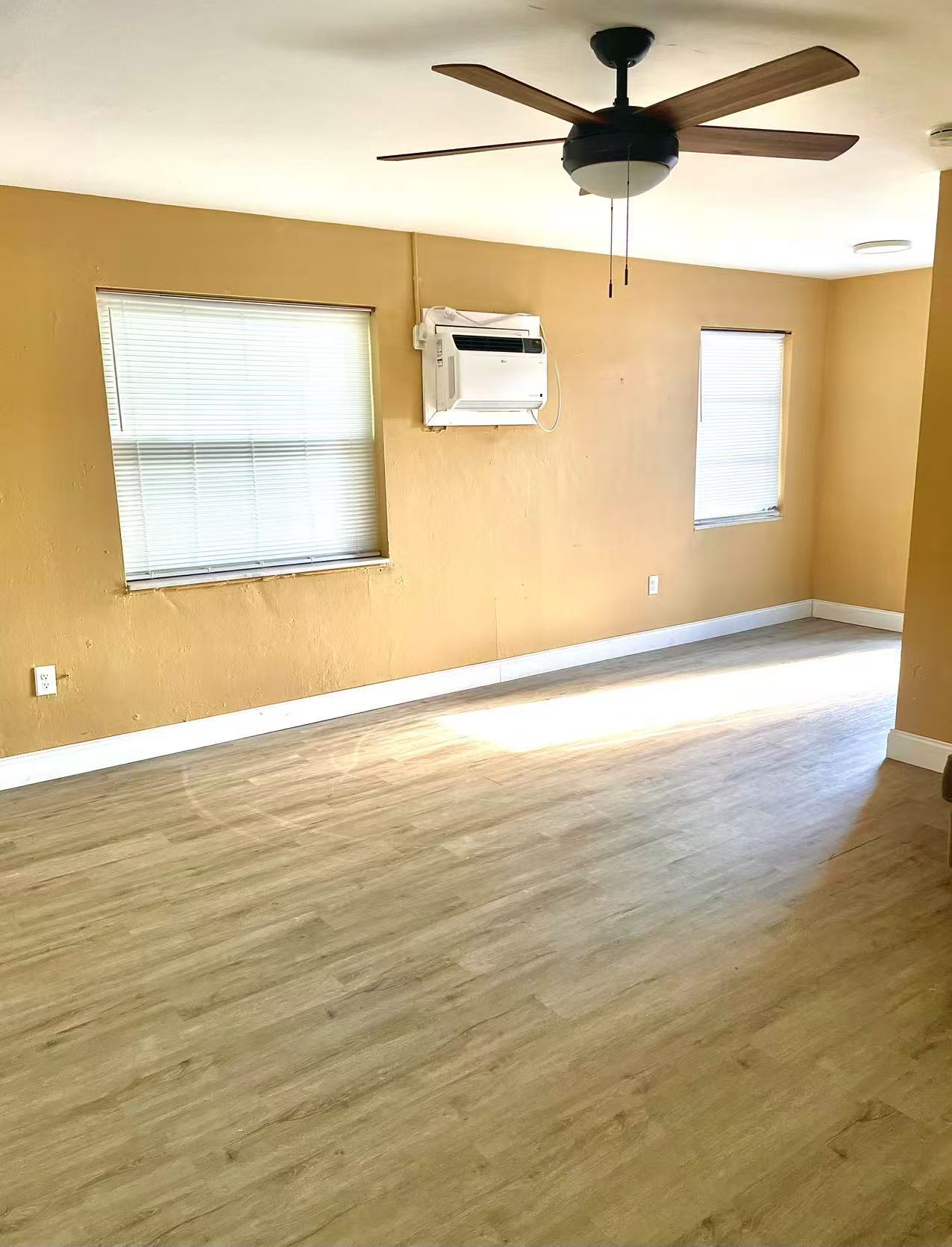 Building Photo - 2408 Linhart Ave