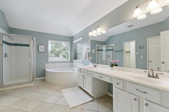 Building Photo - 3319 Harbrook Dr