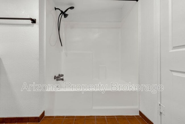 Building Photo - 2335 W Morten Ave