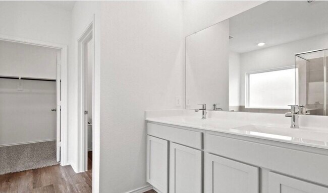 Building Photo - 16779 Country W Dr