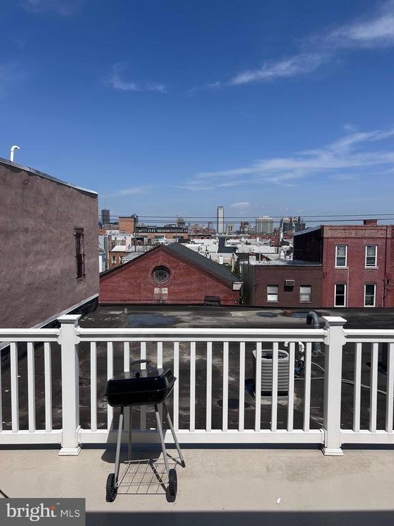 Building Photo - 1400-14 S Darien St