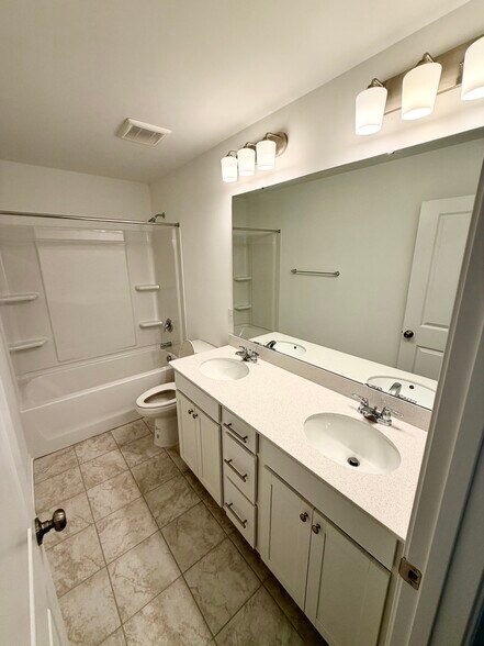 Building Photo - 265 Sweetbay Tree Dr