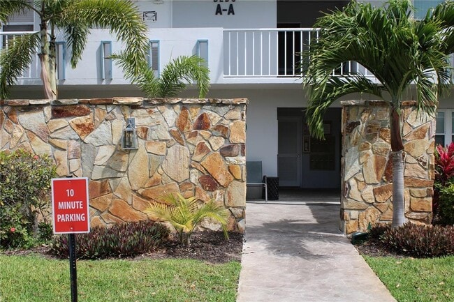 Building Photo - 4240 Ironwood Cir