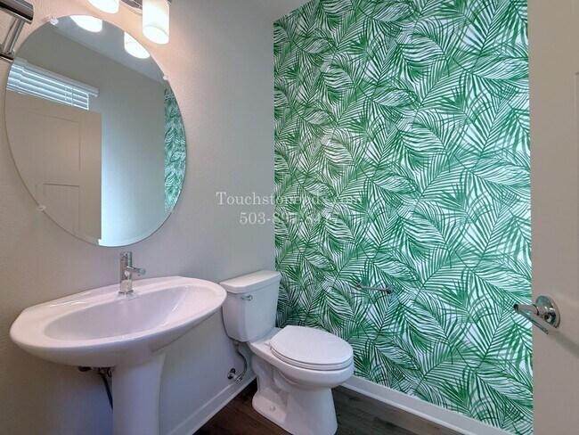 Building Photo - RECEIVE $500 OFF! READY NOW! CALL TODAY! Modern Hillsboro Townhome with AC, Electric Fireplace, a...