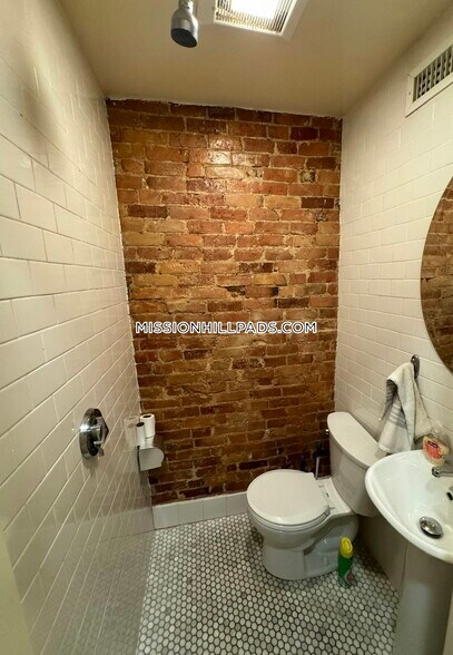 Building Photo - 830 Huntington Ave