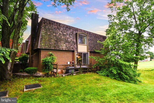 Building Photo - 9401 Hickory View Pl