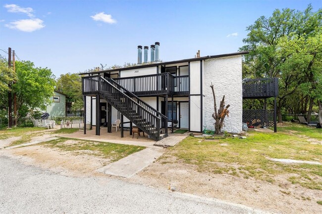 Primary Photo - 302 Hedgewood Dr