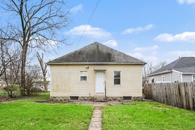 Building Photo - Fully Renovated 2BR Home – Modern Updates & Classic Charm