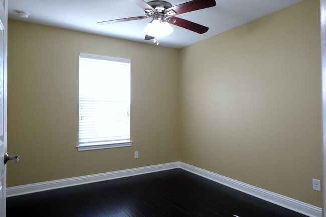 Building Photo - 3003 Allister St