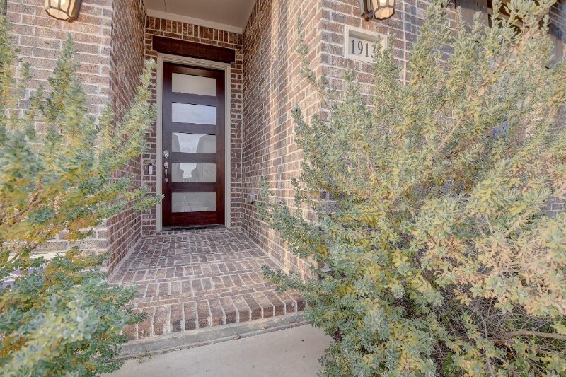 Building Photo - 1913 Cathedral Dr