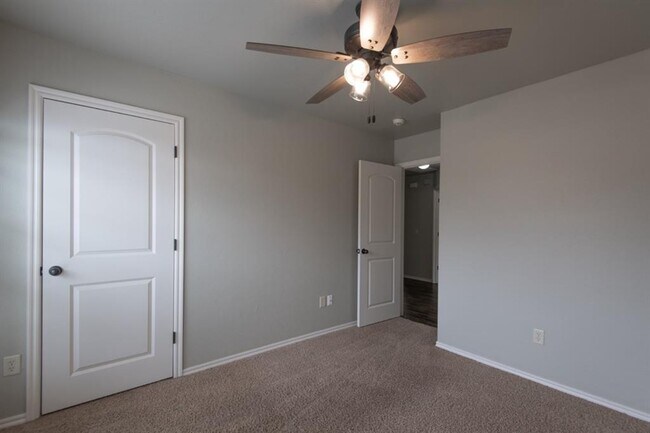 Building Photo - 14358 Redvine Rd