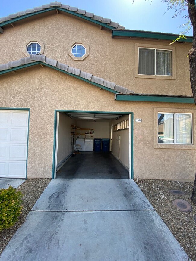 Building Photo - AMERICANA Property Mgmt - Gated 2beds -2baths Townhouse in Spring Valley