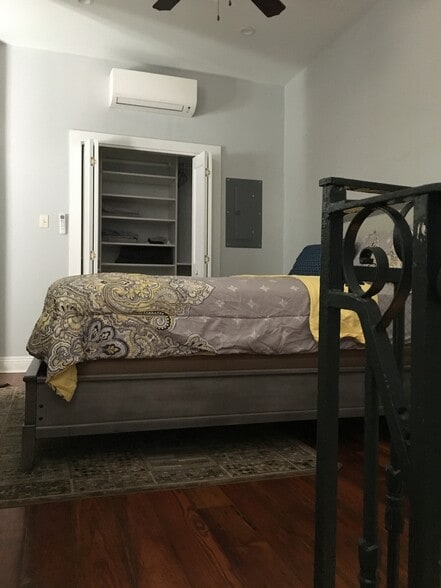 bedroom - 629 Saint Peter St