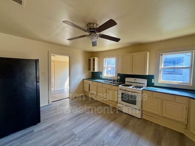 Building Photo - 2621 Trichel St