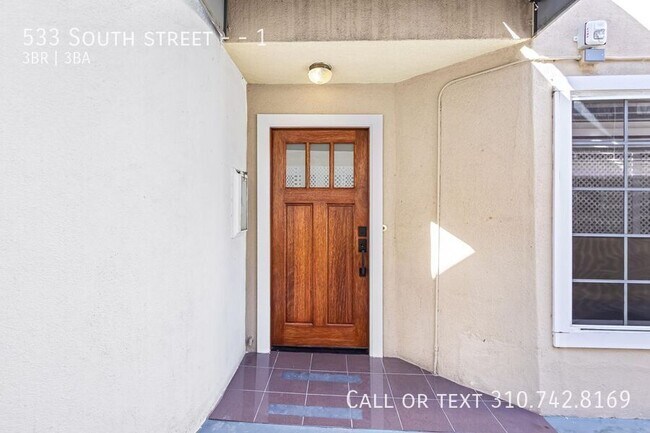 Building Photo - 533 South St