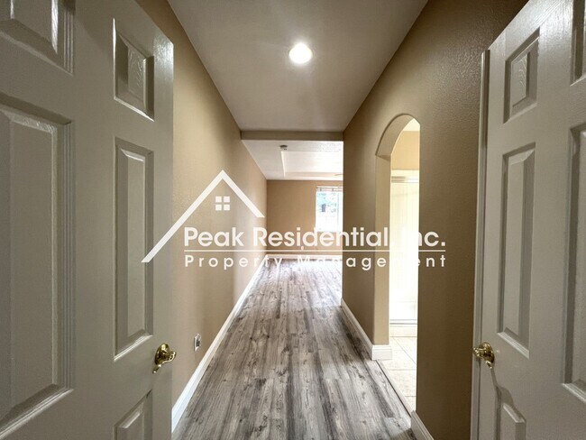 Building Photo - Beautiful Empire Ranch 5bd/3ba Home with 3 Car Garage - Must See
