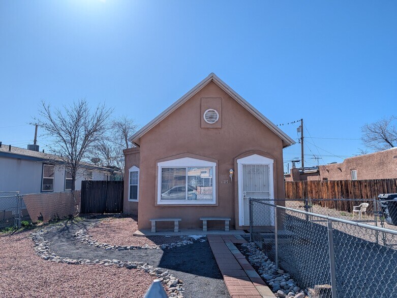 Building Photo - 1020 Headingly Ave NW