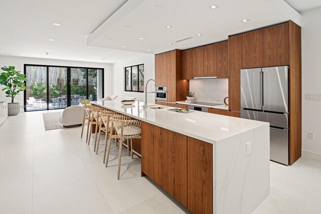 Building Photo - 2978 Coconut Ave