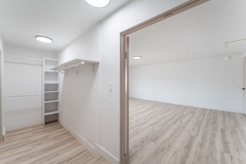 Building Photo - 1808 E St Louis Ave