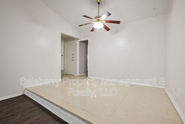 Building Photo - 4913 Westlake Dr