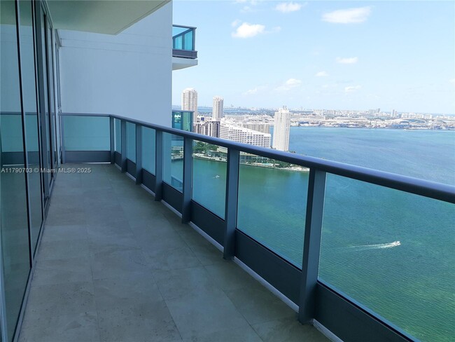 Building Photo - 1331 Brickell Bay Dr