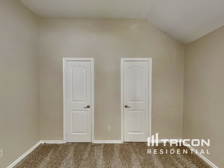Building Photo - 718 River Run Dr