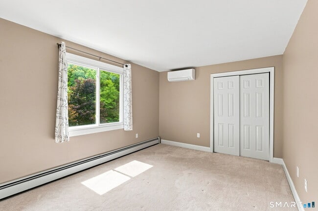 Building Photo - 40 Rockledge Dr