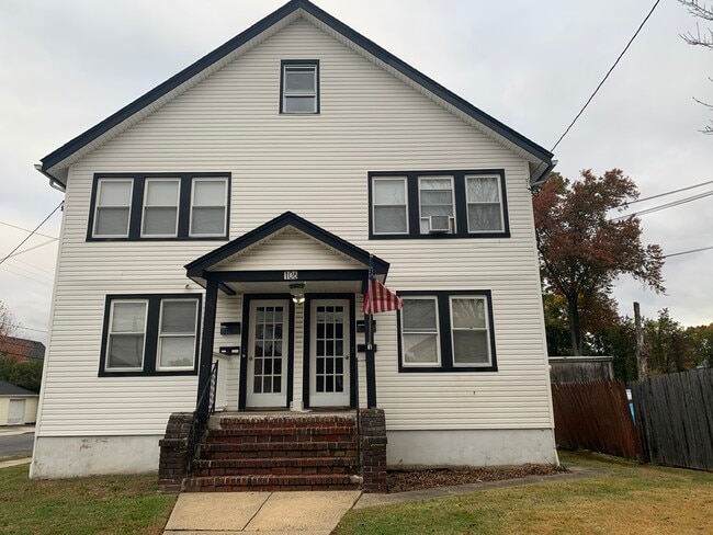 Building Photo - 106 2nd Ave