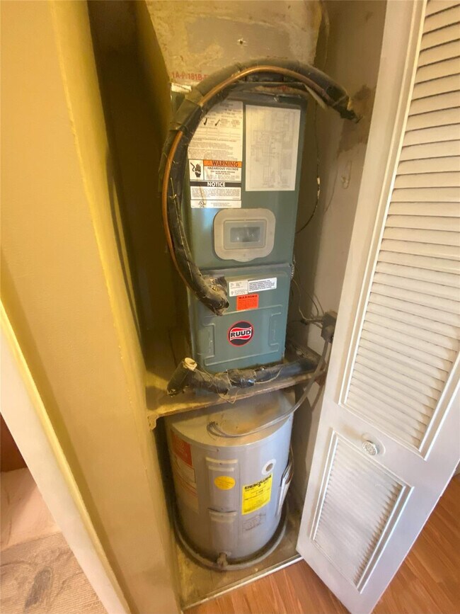 Building Photo - 821 Sky Pine Way