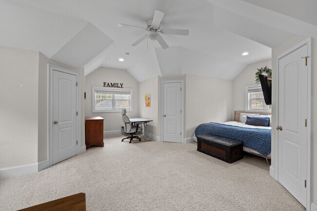 Building Photo - 11 Grey Oak