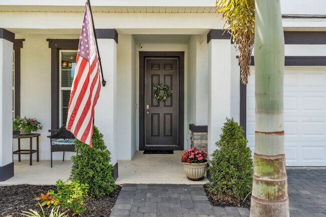 Building Photo - Spacious 5-Bedroom Home with Resort-Style ...