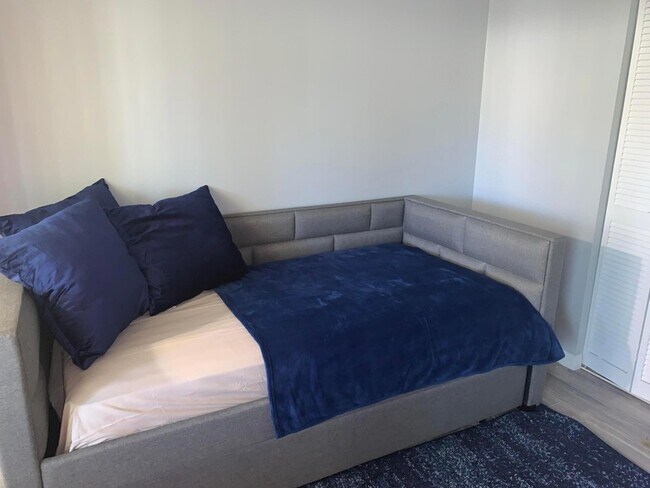 Building Photo - 1100 Duncan Cir