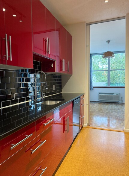 Building Photo - 200 Grand Cove Way