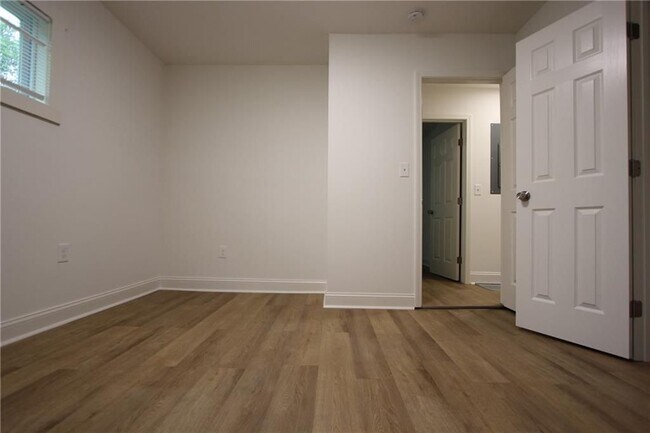 Building Photo - 3533 Larkspur Terrace