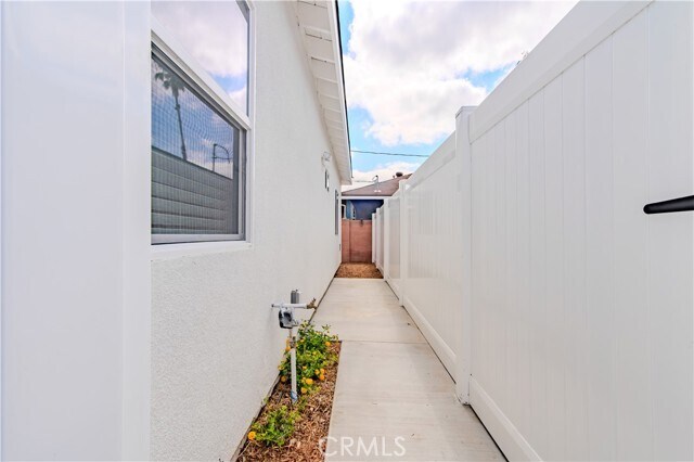 Building Photo - 11085 Iris Dr