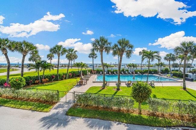 Building Photo - Oceanview 2 BR 2 BA in Vero Beach Turnkey Monthly Rental