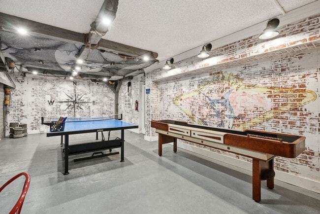 Building Photo - 8817 S Thomas Dr