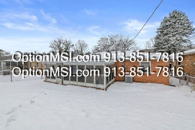 Building Photo - Charming Updated Home in a Convenient KC Location!