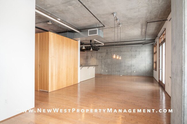 Building Photo - Modern East Village Loft at M2i, Small Pet OK! Available Now!