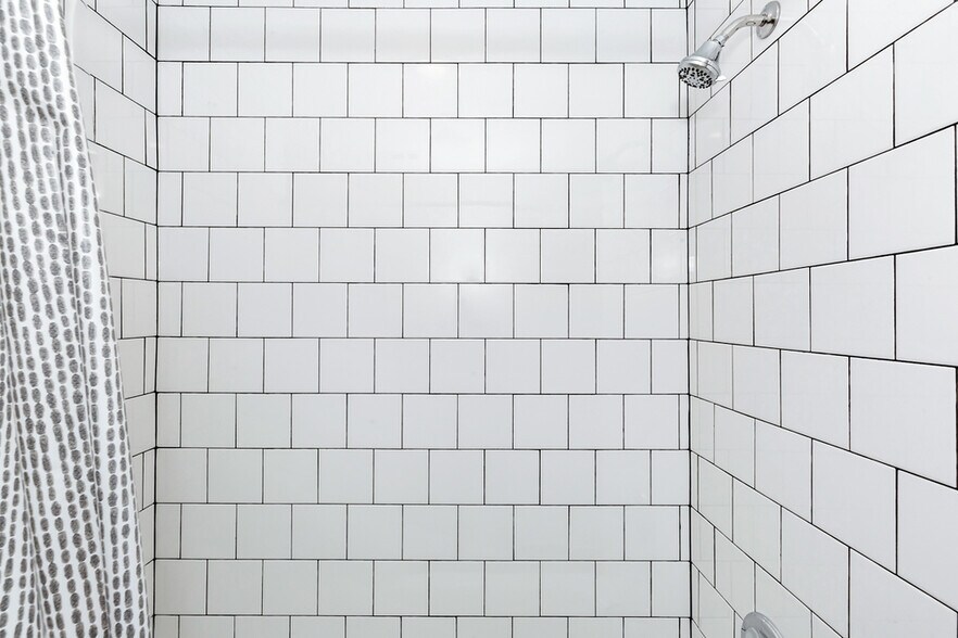 Building Photo - 1805 Oakwood Ave NE