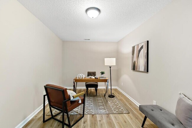 Building Photo - 3445 Eve Dr E