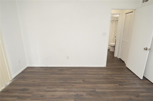 Building Photo - 8742 Mallard Reserve Dr