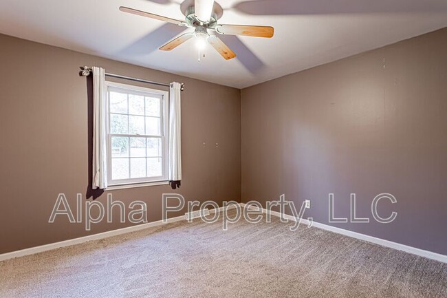 Building Photo - 314 S Plainview Dr