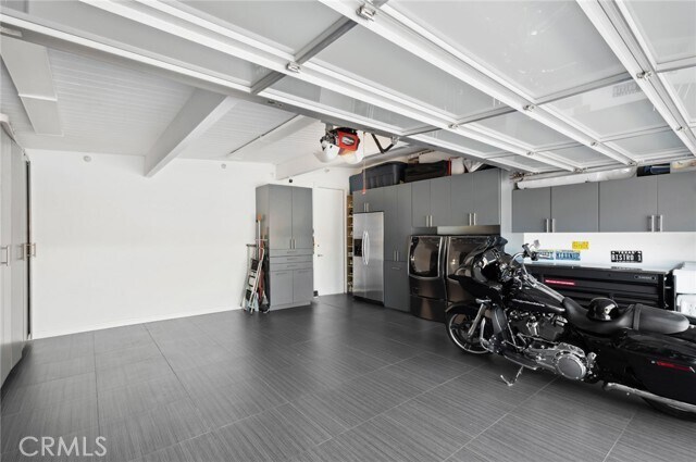 Building Photo - 2085 Temple Hills Dr