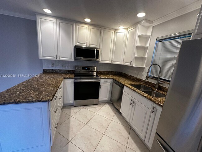 Building Photo - 7671 Courtyard Run W