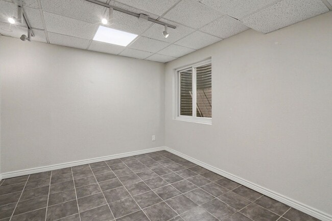 Building Photo - Spacious 2 Bed 2.5 Bath with a finished basement in the heart of Bear Creek