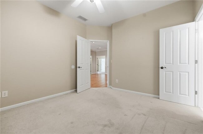 Building Photo - 3194 Windsor Lake Dr NE